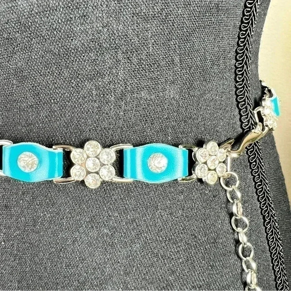 Teen Girl's Rhinestone Floral Design with Turquoise Leather Tabs Chainlink Belt - Picture 6 of 14